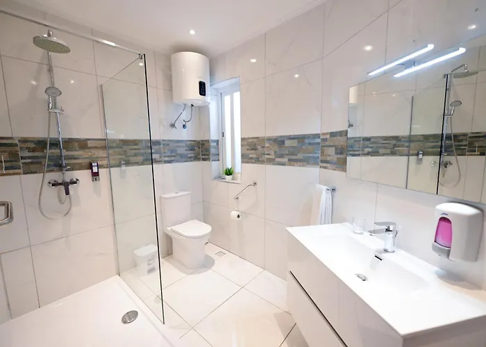 The Exiles * סליאמה