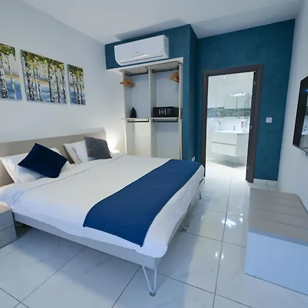 The Exiles Hotel *